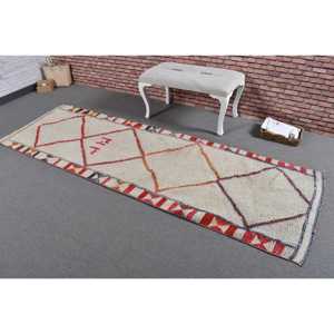 Alfombra Turca Vintage, Alfombra Herki de 3.1x9.3 pies, Alfombra a Cuadros Blanca y Roja - Product Image 2
