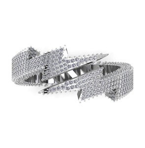 Superbe bague de mariage en or blanc de forme unique avec tige fendue de style classique mis en valeur par une pierre de diamant - Product Image 1