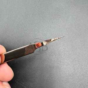 Nouvelle pince à épiler en acier inoxydable durable avec logo personnalisé et pointe précise pour l'isolation et l'application des cils - Product Image 3