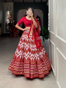 Lehenga choli ผ้าพิมพ์ลายออกแบบจากนักออกแบบผ้าไหมหนักล่าสุด - Product Image 4