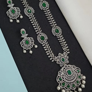 ENSEMBLE DE COLLIER DE MARIÉE EN DIAMANT AMÉRICAIN ET BOUCLES D'OREILLES CLASSIQUES ET DE HAUTE QUALITÉ ENSEMBLE DE BIJOUX DE MARIAGE POUR FEMMES DE STYLE CLASSIQUE - Product Image 2