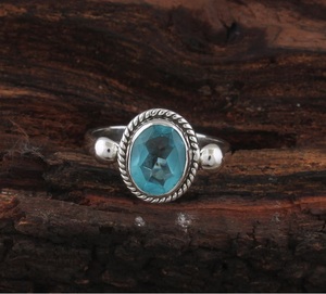 Anillo ovalado de Topacio azul natural en plata de ley 925 hecho a mano anillo de promesa de piedra natal de Diciembre joyería de estilo bohemio - Product Image 4