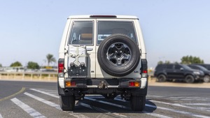 Neuf/Occasion 2024 pour ISER LC71 4.0L Essence Euro IV Double Cabine 4x4 Diesel Automatique Direction à Gauche Foncé - Product Image 6