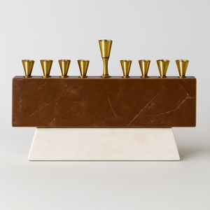 Menorá de Resina Colorida para Hanukkah con Portavelas Dorados, Elegante Diseño de Resina Arcoíris para Iluminar 8 Días de Hanukkah - Product Image 2