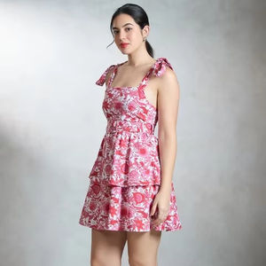 Robe courte indienne en coton biologique faite à la main pour les femmes à la mode imprimé floral vêtements d'été cadeau d'anniversaire écologique - Product Image 1