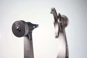 ตัวหนีบศีรษะแบบ 3 จุด ทำจากอลูมิเนียมอัลลอยด์ ยี่ห้อ Mayfield พร้อมที่พักศีรษะ สำหรับการผ่าตัดระบบประสาท ใช้กับโครงศีรษะ Mayfield สำหรับการผ่าตัดระบบประสาท - Product Image 6