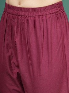 Colección Lista para Usar: Últimos Conjuntos de Kurta, Pantalón y Dupatta de Algodón con Cuello en V, Diseño de Yoke Sólido y Hermoso Bordado. Precios. - Product Image 4