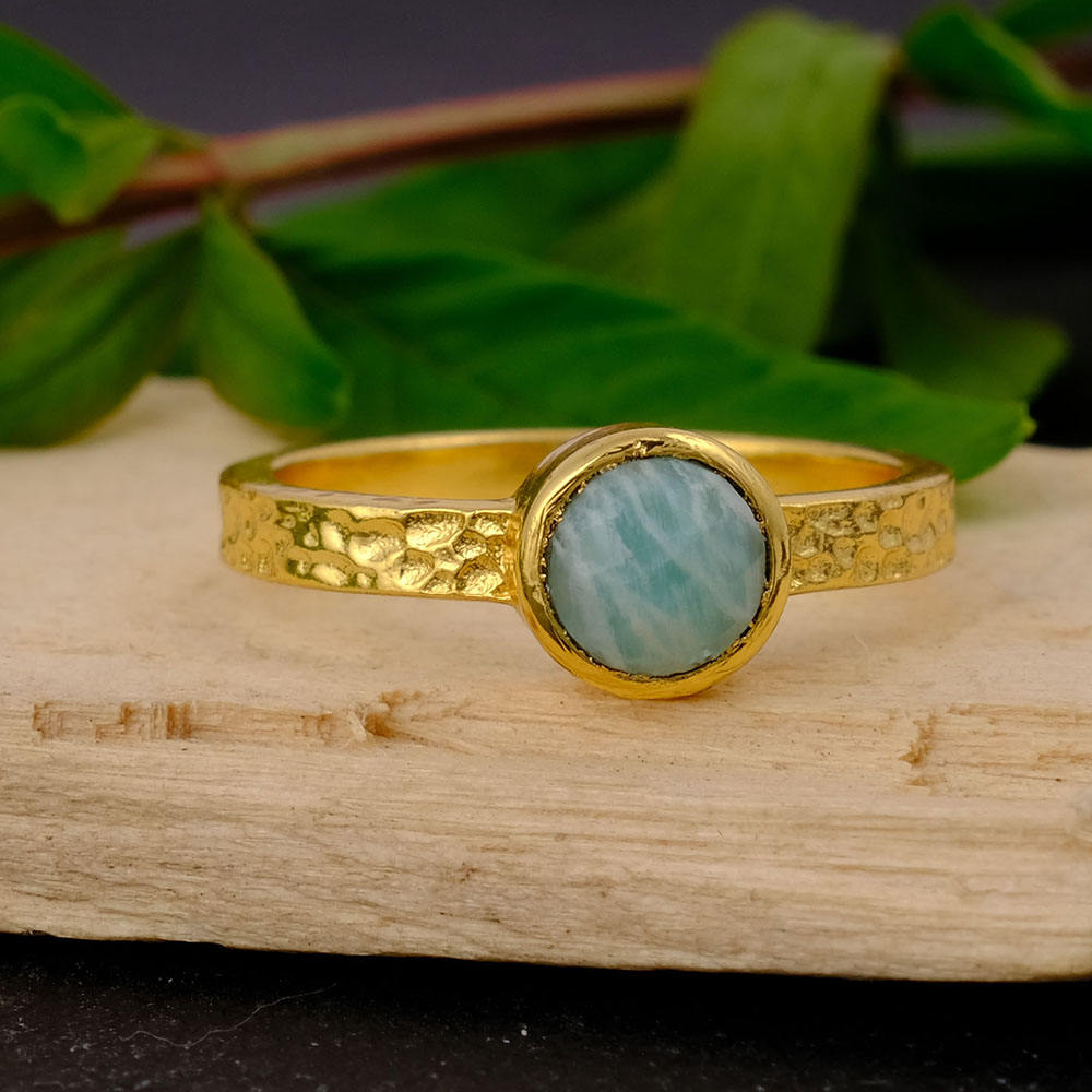 สีเขียวอ่อน