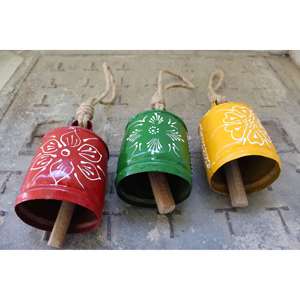 Campanas Bohemias Pintadas a Mano de 6 Pulgadas, Campanas de Hierro Reciclado con Cuerda de Yute y Diseño de Plantas Colgantes - Product Image 2