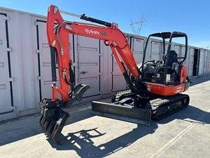 รถตักดินขนาดเล็ก Kubota KX040-4 พร้อมเครื่องยนต์ดีเซลกำลังสูง 42.4 แรงม้า และปั๊มแบริ่งเพื่อการทำงานที่มีประสิทธิภาพในสถานที่ทำงาน ขาย - Product Image 4