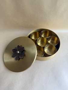 Contenedor de Especias de Latón, Masala Dabba, Almacenamiento de Alimentos Apilable, Moderno, Personalizable, Capacidad para Decoración de Cocina del Hogar a Precio Económico - Product Image 4