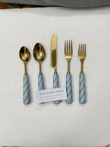 Couverts en métal durables avec manche en bois, adaptés aux réunions de famille, aux occasions festives et à l'usage quotidien - Product Image 5