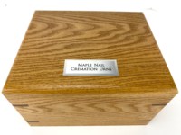 Mayorista Mejor Alta calidad Big Pet Cenizas Ataúdes Estilo americano Urna de madera grabada Personalizado ODM Urna de cremación para adultos