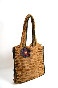 Sac fourre-tout bohème tendance en crochet avec décoration florale, idéal pour l'été, deux anses, dessus ouvert, design ajouré, doublure en coton, écologique - Product Image 2