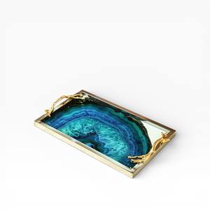 Plateau rectangulaire moderne en agate bleue avec un centre en cristal profond et des poignées élégantes en or - Product Image 1