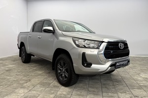 Toyota Hilux Pickup 5 Plazas, Faros LED, Volante a la Izquierda, Automático, Diésel, Exterior Plateado - Product Image 5
