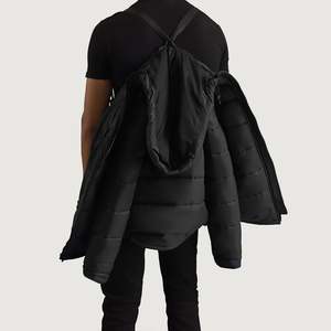 เสื้อแจ็คเก็ตพัฟเฟอร์มีฮู้ดสีดำสไตล์ลำลองของเอริโก - Product Image 5