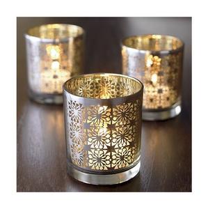 Support votif en fer finition or avec coupes florales sur le thème du jardin idéal pour les célébrations du printemps ou les aménagements de patio - Product Image 2