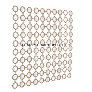 Cadre de miroir mural au design artistique en métal antique avec détails complexes gravés à la main pour une pièce de décoration intérieure sophistiquée - Product Image 1