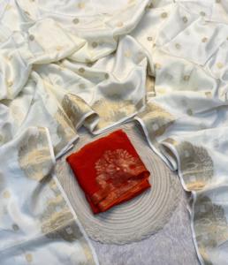 Sari en mousseline pure, douce comme de la soie, avec un motif tissé sur toute la surface, or, vêtements pour femmes indiennes, en stock, fabriqué en Inde - Product Image 3