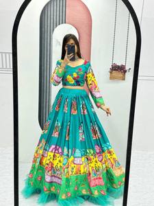 Último diseñador de algodón puro estampado a mano trabajo Lehenga Choli por FabZone ropa india y paquistaní - Product Image 4
