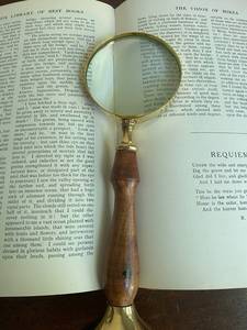 Loupe de table en laiton et bois - Product Image 4