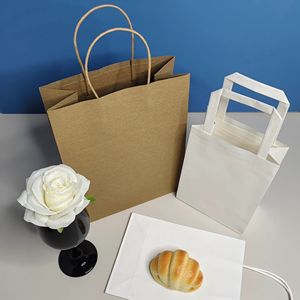 Bolsas de compras de papel Kraft resistentes ecológicas con impresión personalizada a precio de fábrica al por mayor con asa de Vietnam - Product Image 5