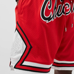 Shorts de basket-ball rouge unisexe en tissu respirant en maille antibactérien avec inscription personnalisée sur le dos, 100% polyester, vêtements de sport d'équipe - Product Image 3