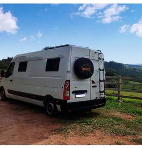 Camping-car familial spacieux 4 lits pour l'aventure - Product Image 3