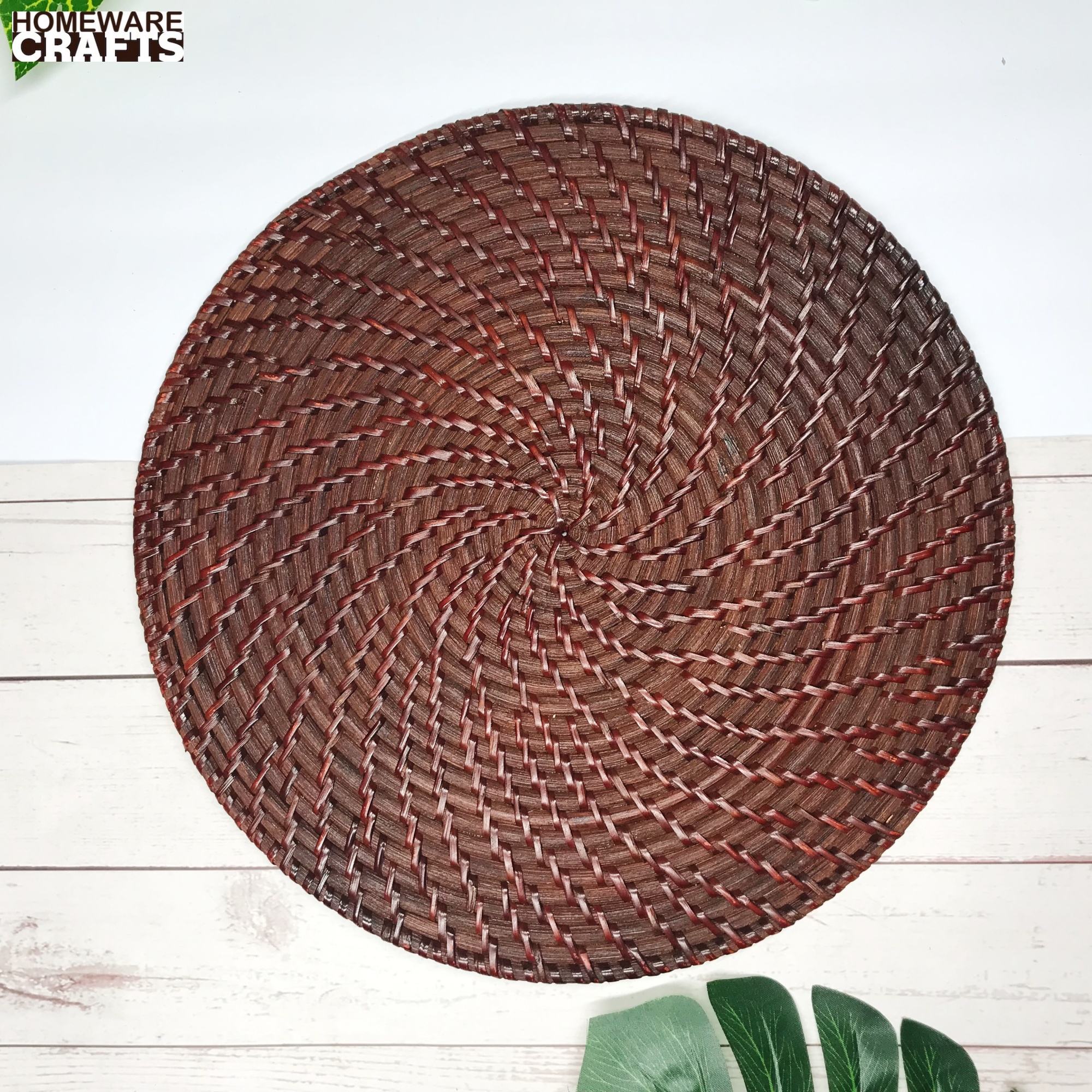 แผ่นรองจานสีเข้ม