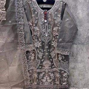 Impresionante invierno Shalwar Kameez con parte superior de organza pesada a juego con parte inferior de algodón Dupatta en tallas XL-XXL ropa india y pakistaní - Product Image 1