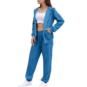 Conjunto de entrenamiento de dos piezas para mujer, chándal con parte superior con capucha y pantalones ajustados, Gymwear, proveedor OEM con opción de etiqueta privada - Product Image 1