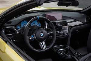 BMW M4 Convertible Turbo de 6 Cilindros, Año 2016, Usado en Buen Estado, Color Amarillo Austin Metalizado, con Múltiples Modificaciones - Product Image 5