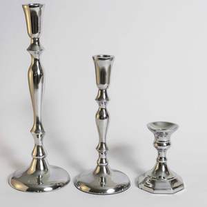 Candelabro Moderno de Metal de Alta Calidad, Hecho a Mano, Ecológico, Diseño Admirable para Pascua o Cumpleaños - Product Image 1