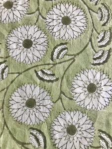 ผ้าฝ้ายพิมพ์ลายดอกไม้สีเขียวเซจ ด้วยเทคนิคการพิมพ์ด้วยมือ ลายเถาวัลย์แบบมินิมอล - Product Image 2