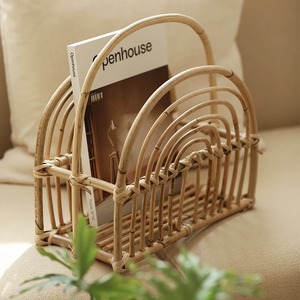 Revistero de ratán Natural recortado decorativo tejido a mano, Revistero de algas marinas, cesta de almacenamiento de libros de mimbre artesanal de Vietnam - Product Image 1