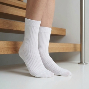 Chaussettes côtelées blanches unies pour femmes, respirantes, en coton tricoté, compression de classe 1, sans couture, pour le sport et le quotidien - Product Image 1