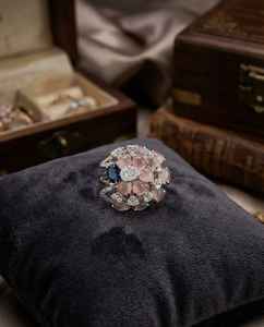 Bague en argent sterling 925 de qualité supérieure, classique, avec diamant en moissanite et pierres roses et bleues - Product Image 1