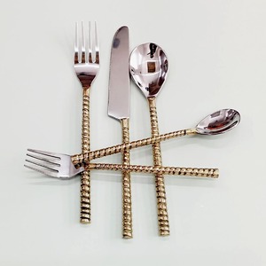 Logo personnalisé, ensemble de couverts de luxe en argent au Portugal avec coupe côtelée, design rond, ensemble de couverts d'ustensiles à poignée dorée - Product Image 2