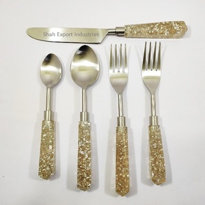 Juego de cubiertos de metal de alta calidad con mango de resina con purpurina dorada, cubiertos chapados en plata para bodas y comidas - Product Image 1