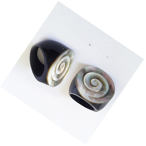 Bague en coquillage, bijoux d'Indonésie, BIJOUX EN COQUILLAGE, bague en acier inoxydable, sculpture d'art sur coquillage, style bali, bague en coquillage, art des bijoux - Product Image 3