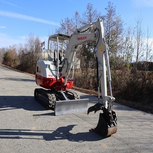 Nouvelle mini-pelle hydraulique TAKEUCHI avec vérin hydraulique Eaton et puissance de creusement élevée - Product Image 1