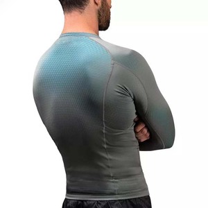 Compresión Rash Guard Personalizado 100% Poliéster Tela de algodón Mejor precio Gimnasio Fitness Sublimación Cuello redondo Hombre Rash Guards - Product Image 2