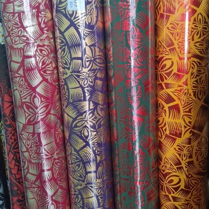 Trois nouvelles superbes impressions de feuilles de polyester vibrantes colorées et lumineuses de 58 pouces de largeur prêtes pour l'expédition immédiate - Product Image 2