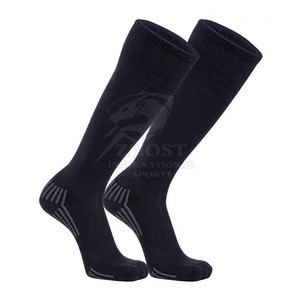 Chaussettes de sport durables avec tissu doux et respirant, parfaites pour les hommes et les femmes, idéales pour l'entraînement et l'exercice. - Product Image 2