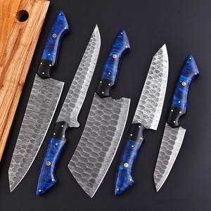 Ensemble de couteaux de chef en acier Damas forgé à la main, cinq pièces, manches en résine, fabrication OEM personnalisée, couteaux de cuisine faits à la main, couteaux à lame pleine - Product Image 5