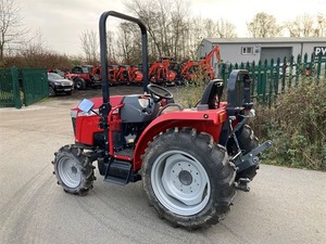 รถแทรกเตอร์สำหรับงานหนัก Massey Ferguson GC1723E 45 แรงม้า ขับเคลื่อน 4 ล้อ พร้อมเครื่องยนต์ เกียร์ และปั๊ม - ราคาขายส่ง - Product Image 1