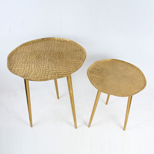 Ensemble de 2 tables d'appoint en aluminium plaqué or de conception attrayante pour la décoration de la chambre Table d'appoint pour la maison - Product Image 4