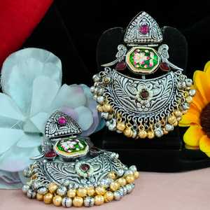 Boucles d'oreilles Silver Look & Meenakari Fusion Charme rustique Mélange d'élégance et de style ethnique Léger et confortable pour une utilisation toute la journée - Product Image 1