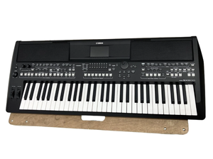 Teclado Arreglador de Música Mundial Yamaha de 61 Teclas, 210 Estilos Nuevos, Controlador de Joystick Asignable PSRA5000, Sin Canales - Product Image 2